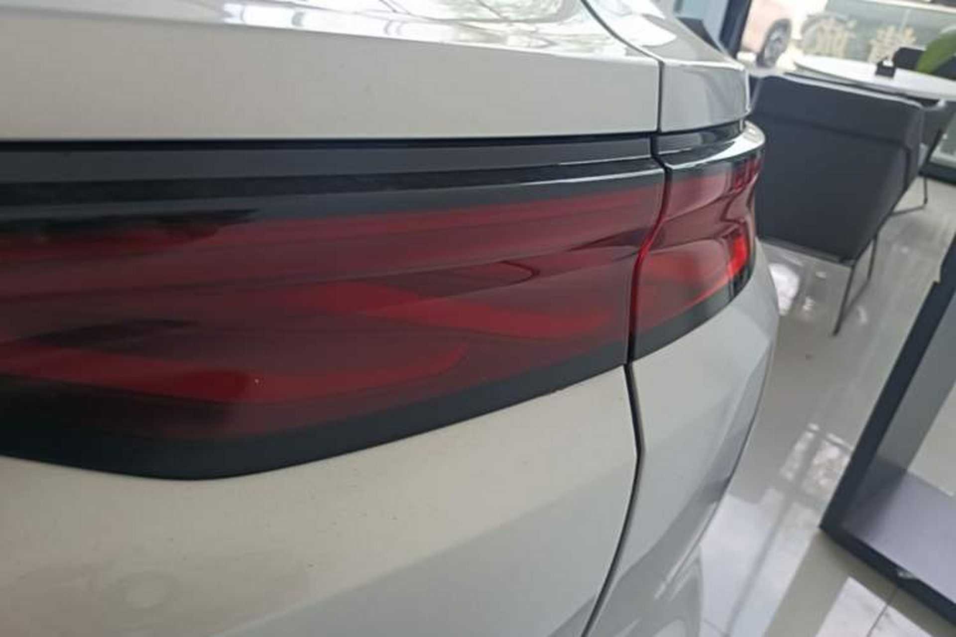 Used BYD Han L 2025 EV Four-Wheel Drive LiDAR Flagship Model Right Rear Taillight