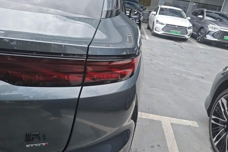 Used BYD Han L 2025 DM-i 200KM LiDAR Luxury Model Right Rear Taillight