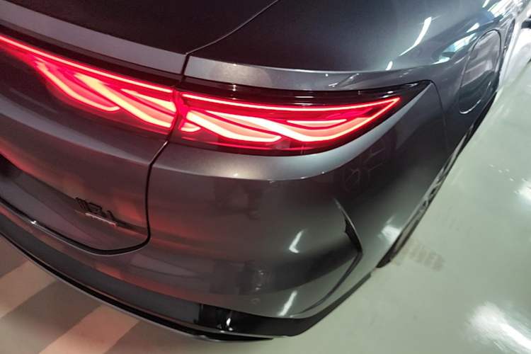 Used BYD Han L 2025 DM-i 200KM LiDAR Luxury Model Right Rear Taillight