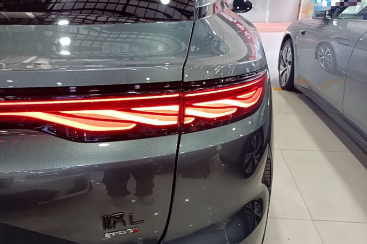 Used BYD Han L 2025 EV 701 km LiDAR Flagship Edition Right Rear Taillight