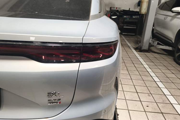 Used BYD Han L 2025 EV Four-Wheel Drive LiDAR Flagship Model Right Rear Taillight