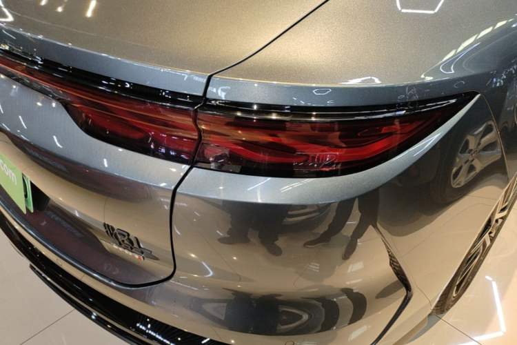 Used BYD Han L 2025 DM-p Four-Wheel-Drive LiDAR Flagship Model Right Rear Taillight