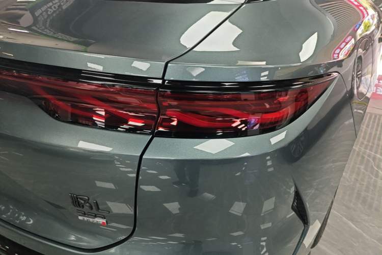 Used BYD Han L 2025 DM-p Four-Wheel-Drive LiDAR Flagship Model Right Rear Taillight
