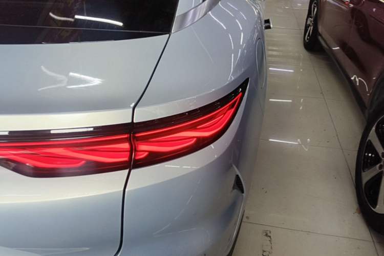 Used BYD Han L 2025 EV Four-Wheel Drive LiDAR Flagship Model Right Rear Taillight