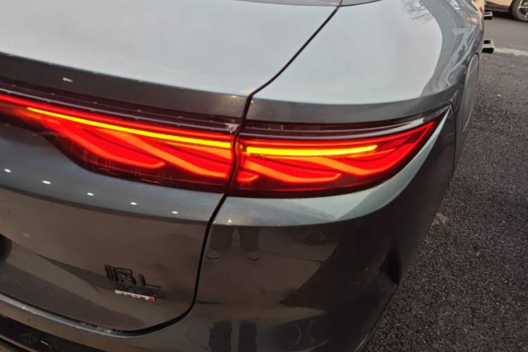 Used BYD Han L 2025 EV Four-Wheel Drive LiDAR Flagship Model Right Rear Taillight