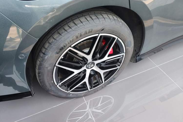 Used BYD Han L 2025 DM-p Four-Wheel-Drive LiDAR Flagship Model Right Rear Wheel Hub