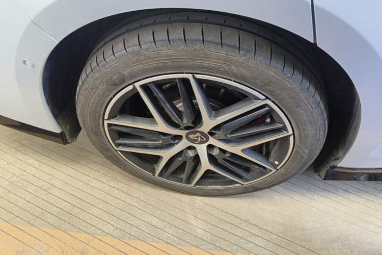 Used BYD Han L 2025 EV Four-Wheel Drive LiDAR Flagship Model Right Rear Wheel Hub