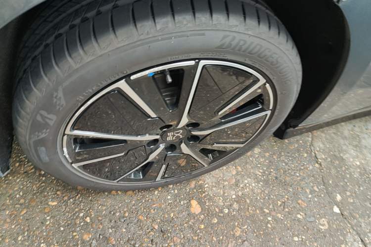 Used BYD Han L 2025 DM-i 200KM LiDAR Luxury Model Right Rear Wheel Hub