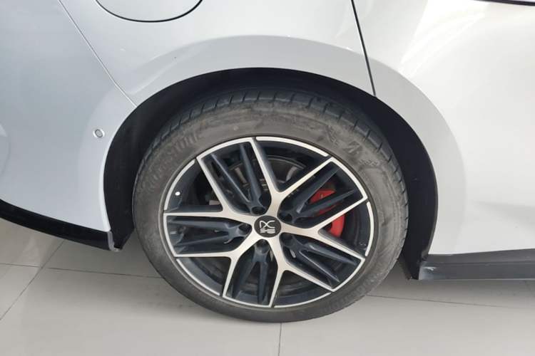 Used BYD Han L 2025 EV Four-Wheel Drive LiDAR Flagship Model Right Rear Wheel Hub
