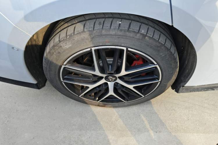 Used BYD Han L 2025 EV Four-Wheel Drive LiDAR Flagship Model Right Rear Wheel Hub