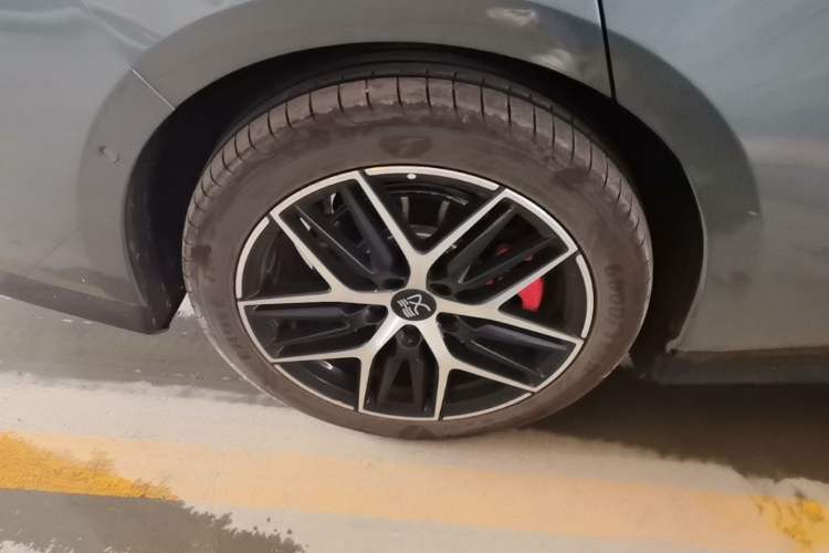 Used BYD Han L 2025 EV Four-Wheel Drive LiDAR Flagship Model Right Rear Wheel Hub
