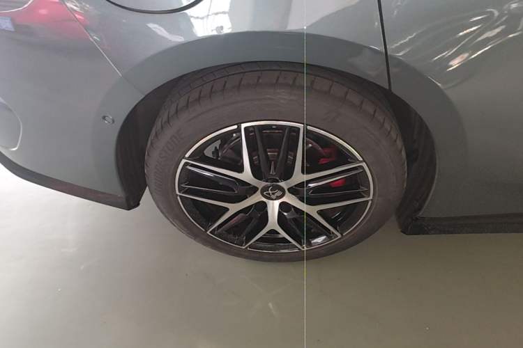 Used BYD Han L 2025 DM-p Four-Wheel-Drive LiDAR Flagship Model Right Rear Wheel Hub