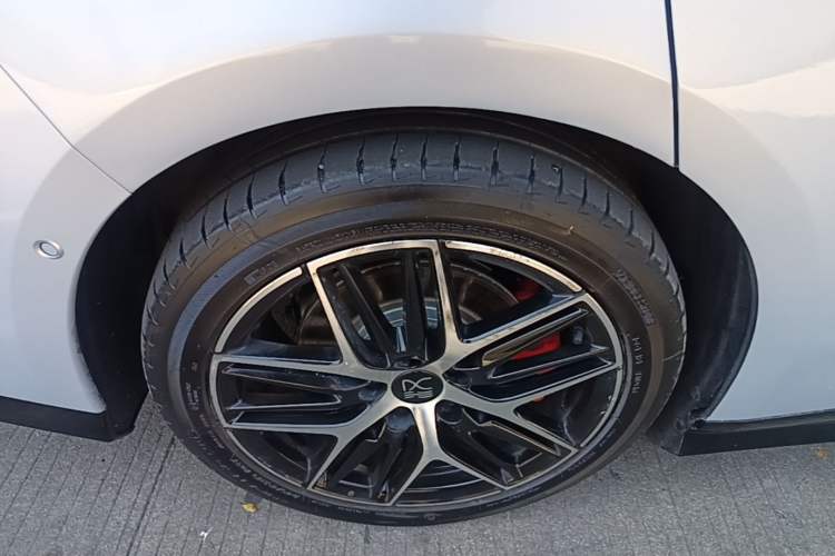 Used BYD Han L 2025 EV Four-Wheel Drive LiDAR Flagship Model Right Rear Wheel Hub