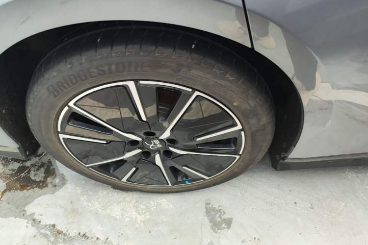 Used BYD Han L 2025 DM-i 200km LiDAR Flagship Model Right Rear Wheel Hub