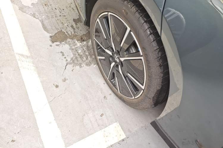 Used BYD Han L 2025 DM-i 200KM LiDAR Luxury Model Right Rear Wheel Hub
