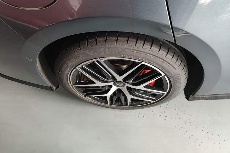 Used BYD Han L 2025 DM-p Four-Wheel-Drive LiDAR Flagship Model Right Rear Wheel Hub