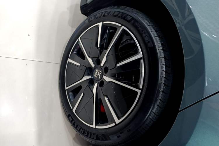 Used BYD Han L 2025 EV 701 km LiDAR Flagship Edition Right Rear Wheel Hub