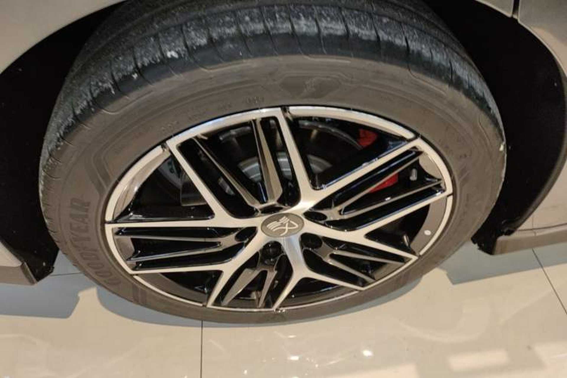 Used BYD Han L 2025 DM-p Four-Wheel-Drive LiDAR Flagship Model Right Rear Wheel Hub