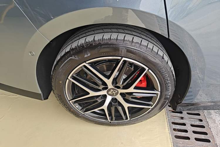Used BYD Han L 2025 DM-p Four-Wheel-Drive LiDAR Flagship Model Right Rear Wheel Hub