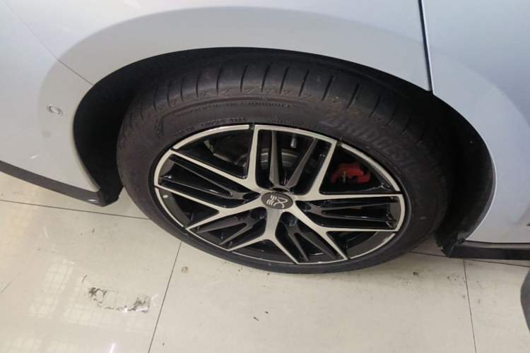Used BYD Han L 2025 EV Four-Wheel Drive LiDAR Flagship Model Right Rear Wheel Hub