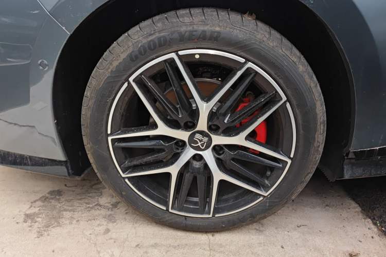 Used BYD Han L 2025 EV Four-Wheel Drive LiDAR Flagship Model Right Rear Wheel Hub