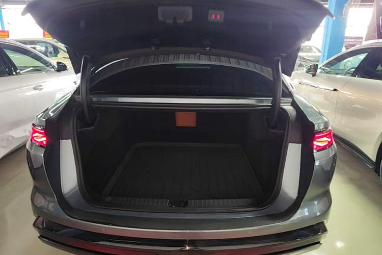 Used BYD Han L 2025 DM-i 200KM LiDAR Luxury Model Trunk