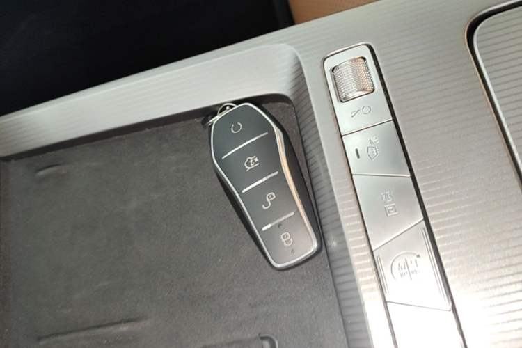 Used BYD Han L 2025 EV Four-Wheel Drive LiDAR Flagship Model Vehicle Key