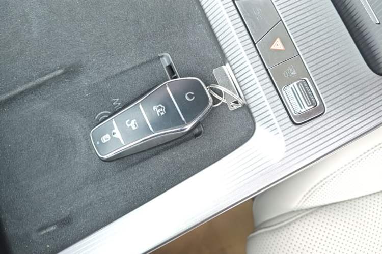 Used BYD Han L 2025 DM-i 200KM LiDAR Luxury Model Vehicle Key
