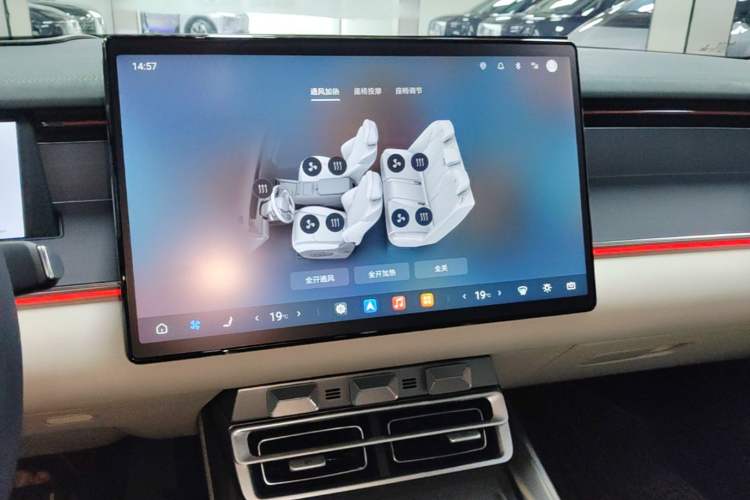 Used BYD Han L 2025 EV 701 km LiDAR Flagship Edition Audio And AC Panel