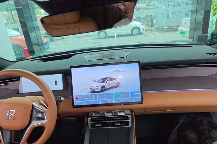 Used BYD Han L 2025 EV Four-Wheel Drive LiDAR Flagship Model Center Console