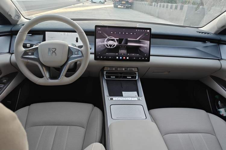 Used BYD Han L 2025 EV 701KM LiDAR Deluxe Edition Center Console