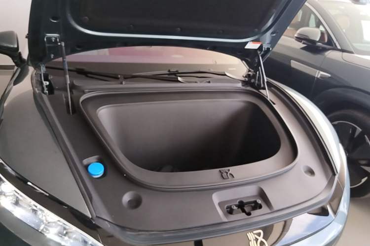 Used BYD Han L 2025 EV 701KM LiDAR Deluxe Edition Engine Bay