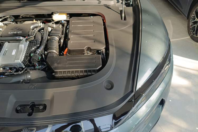 Used BYD Han L 2025 DM-p Four-Wheel-Drive LiDAR Flagship Model Engine Bay Left