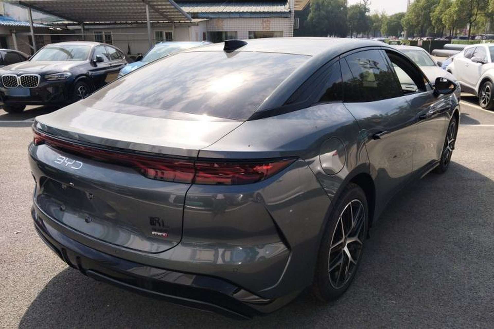 Used BYD Han L 2025 DM-p Four-Wheel-Drive LiDAR Flagship Model Exterior 5