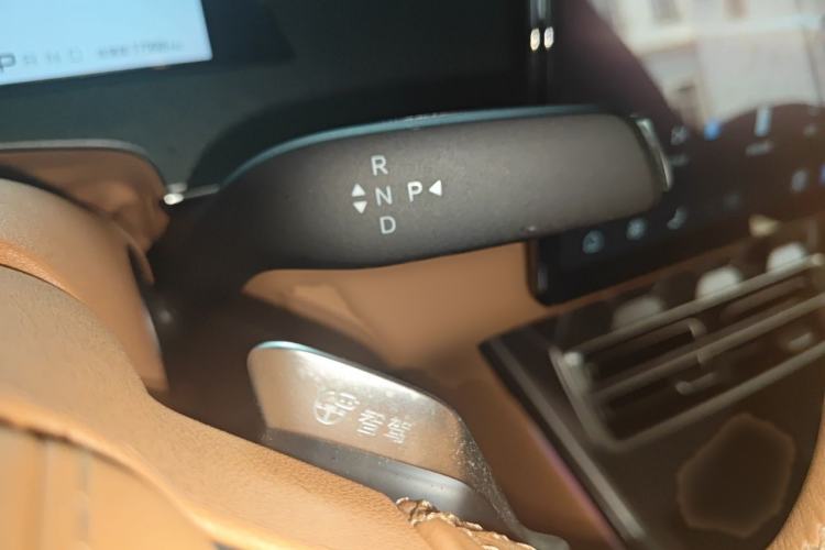 Used BYD Han L 2025 EV 701KM LiDAR Deluxe Edition Gear Lever