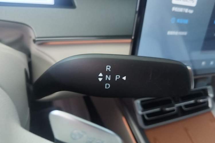 Used BYD Han L 2025 EV 701KM LiDAR Deluxe Edition Gear Lever