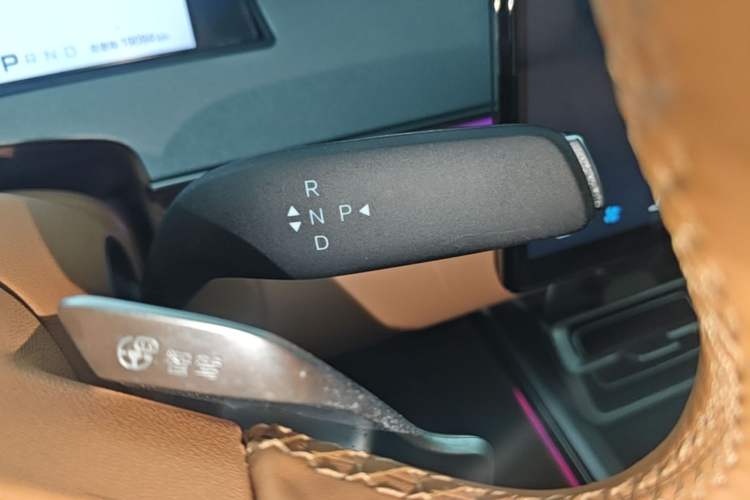 Used BYD Han L 2025 EV 701KM LiDAR Deluxe Edition Gear Lever