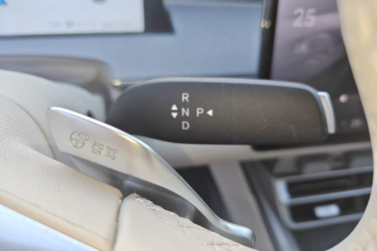 Used BYD Han L 2025 EV 701KM LiDAR Deluxe Edition Gear Lever