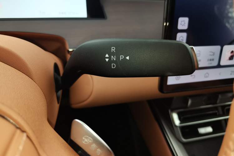 Used BYD Han L 2025 DM-p Four-Wheel-Drive LiDAR Flagship Model Gear Lever