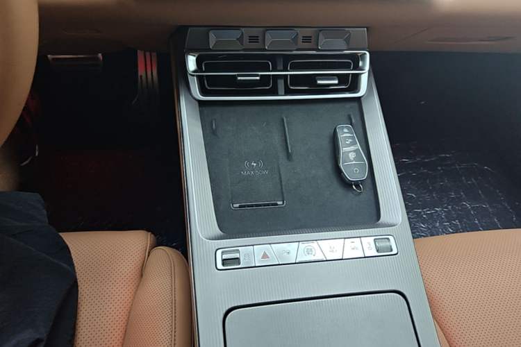 Used BYD Han L 2025 DM-p Four-Wheel-Drive LiDAR Flagship Model Gear Lever