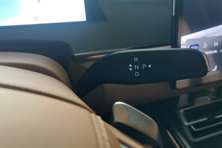 Used BYD Han L 2025 DM-p Four-Wheel-Drive LiDAR Flagship Model Gear Lever