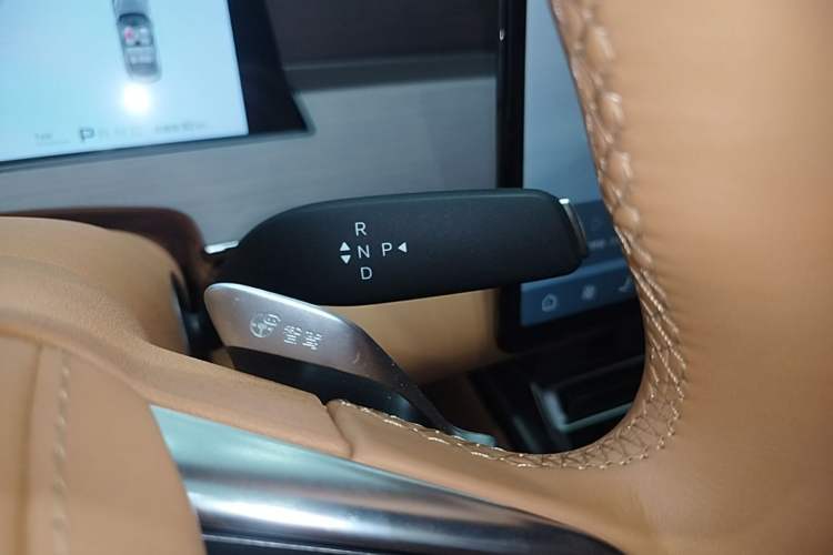 Used BYD Han L 2025 DM-i 200km LiDAR Flagship Model Gear Lever