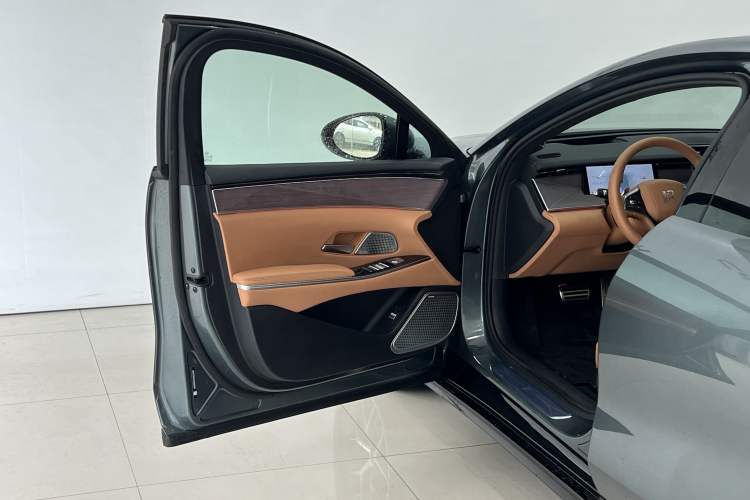 Used BYD Han L 2025 DM-p Four-Wheel-Drive LiDAR Flagship Model Interior 2