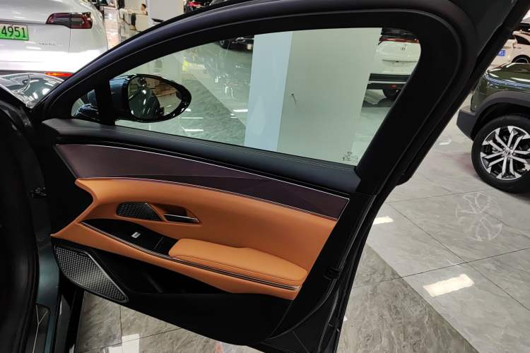 Used BYD Han L 2025 DM-p Four-Wheel-Drive LiDAR Flagship Model Interior 5