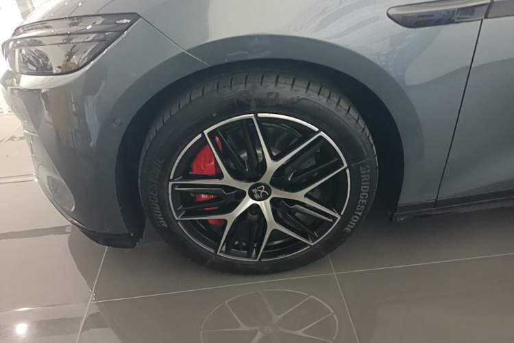 Used BYD Han L 2025 DM-p Four-Wheel-Drive LiDAR Flagship Model Left Front Wheel Hub