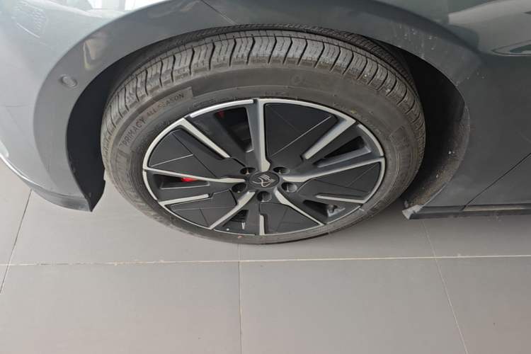 Used BYD Han L 2025 EV 701 km LiDAR Flagship Edition Left Front Wheel Hub