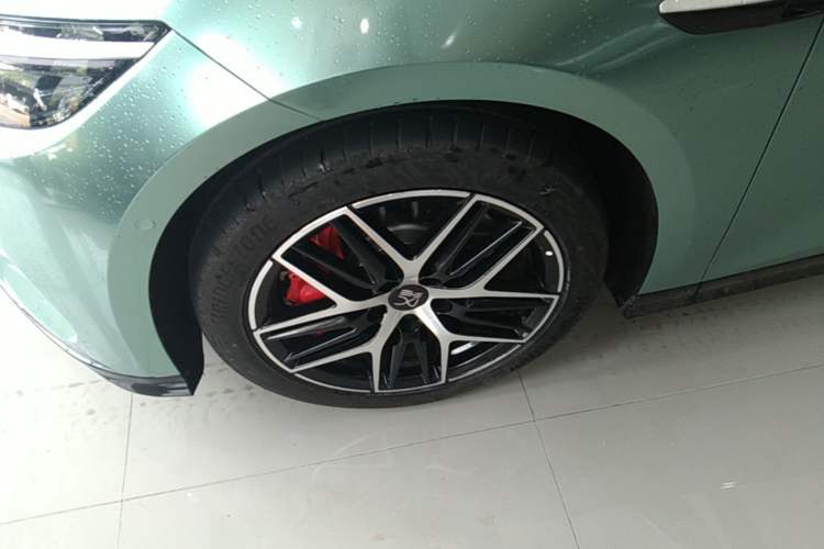 Used BYD Han L 2025 EV Four-Wheel Drive LiDAR Flagship Model Left Front Wheel Hub