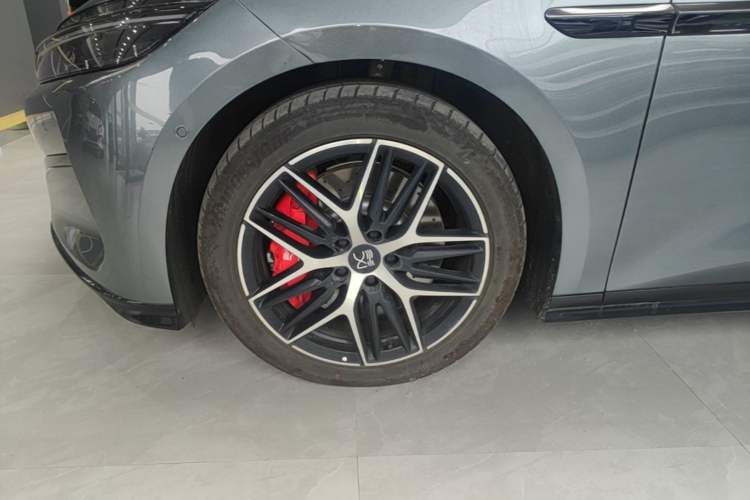 Used BYD Han L 2025 DM-p Four-Wheel-Drive LiDAR Flagship Model Left Front Wheel Hub