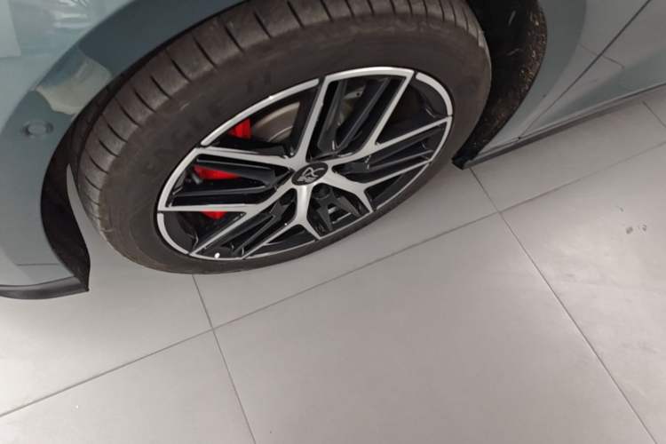Used BYD Han L 2025 EV Four-Wheel Drive LiDAR Flagship Model Left Front Wheel Hub