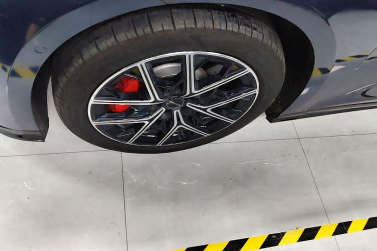 Used BYD Han L 2025 EV 701 km LiDAR Flagship Edition Left Front Wheel Hub
